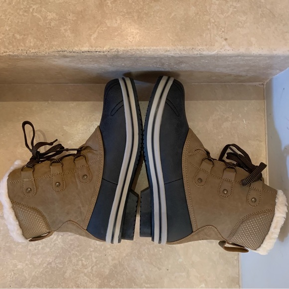 PAWZ. NWOT. GINNIE, Faux Leather Winter Duck Boots. Wool Blend Lining. C… - Picture 4 of 9